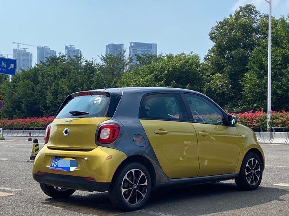 2018年4月smart forfour  2016款 1.0L 52千瓦激情版