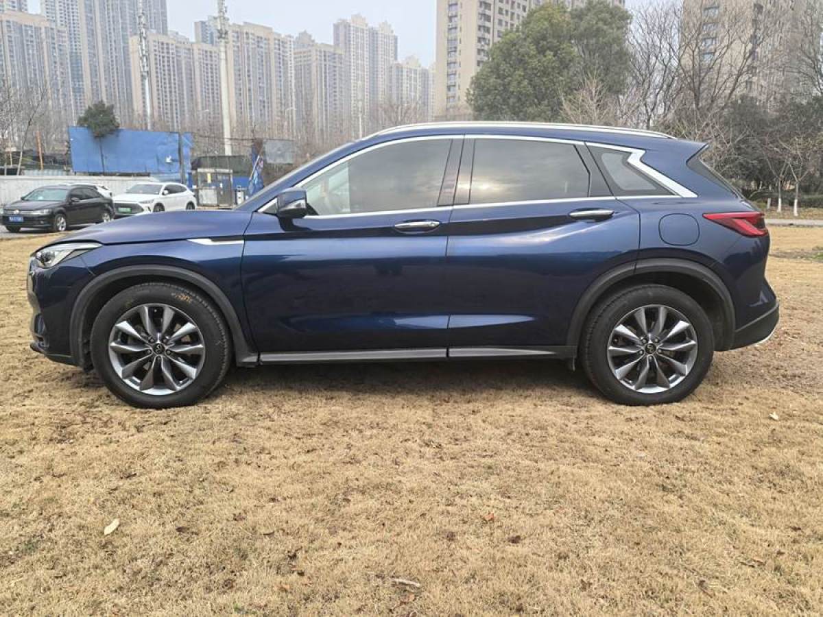 英菲尼迪 QX50  2020款 改款 2.0T 兩驅(qū)時(shí)尚版圖片