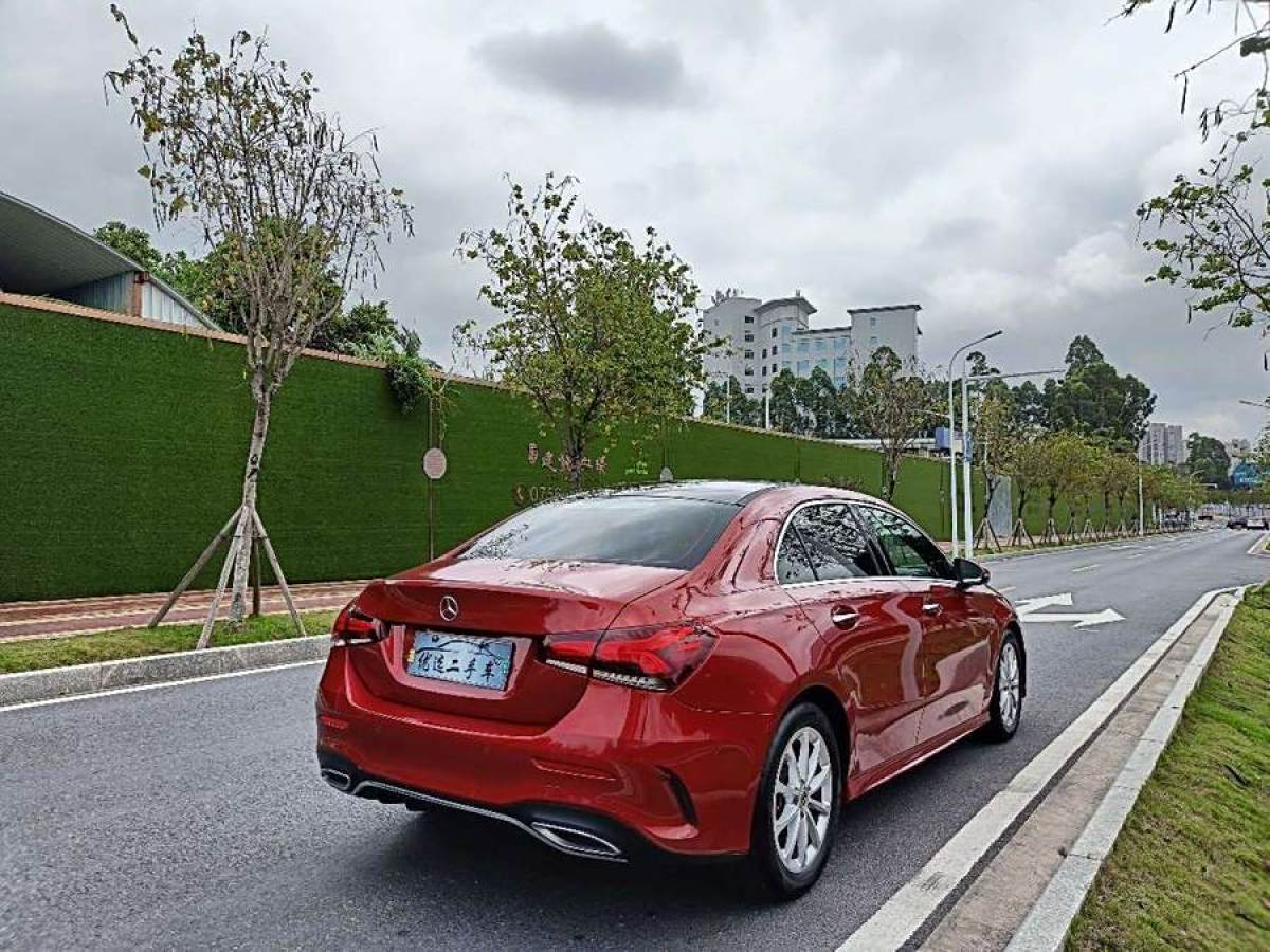 奔馳 奔馳A級(jí)  2019款  改款 A 200 L 運(yùn)動(dòng)轎車圖片