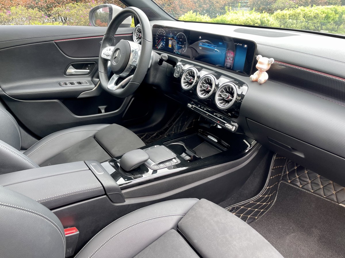 2021年7月奔驰 奔驰A级  2022款 改款 A 200 L 运动轿车动感型