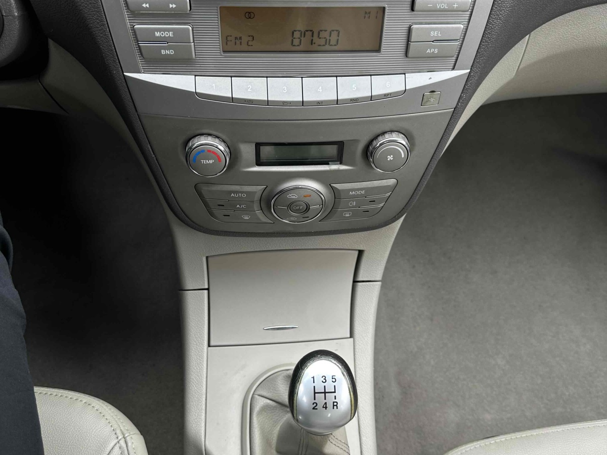 Sihao Sihao x82021 facelift 300T manual luxury Zhilian version 5-seater图片