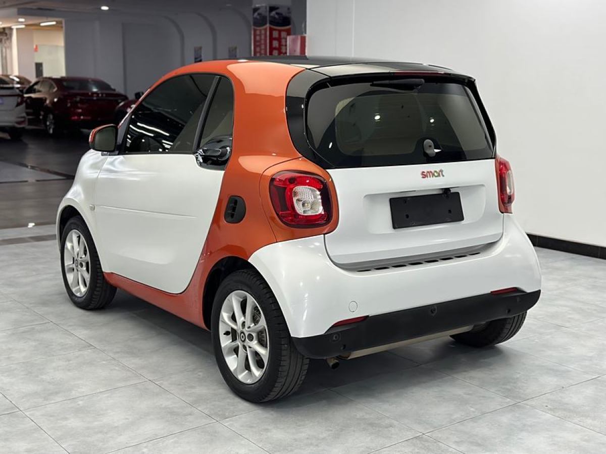 2017年6月smart fortwo  2015款 1.0L 52千瓦硬頂激情版