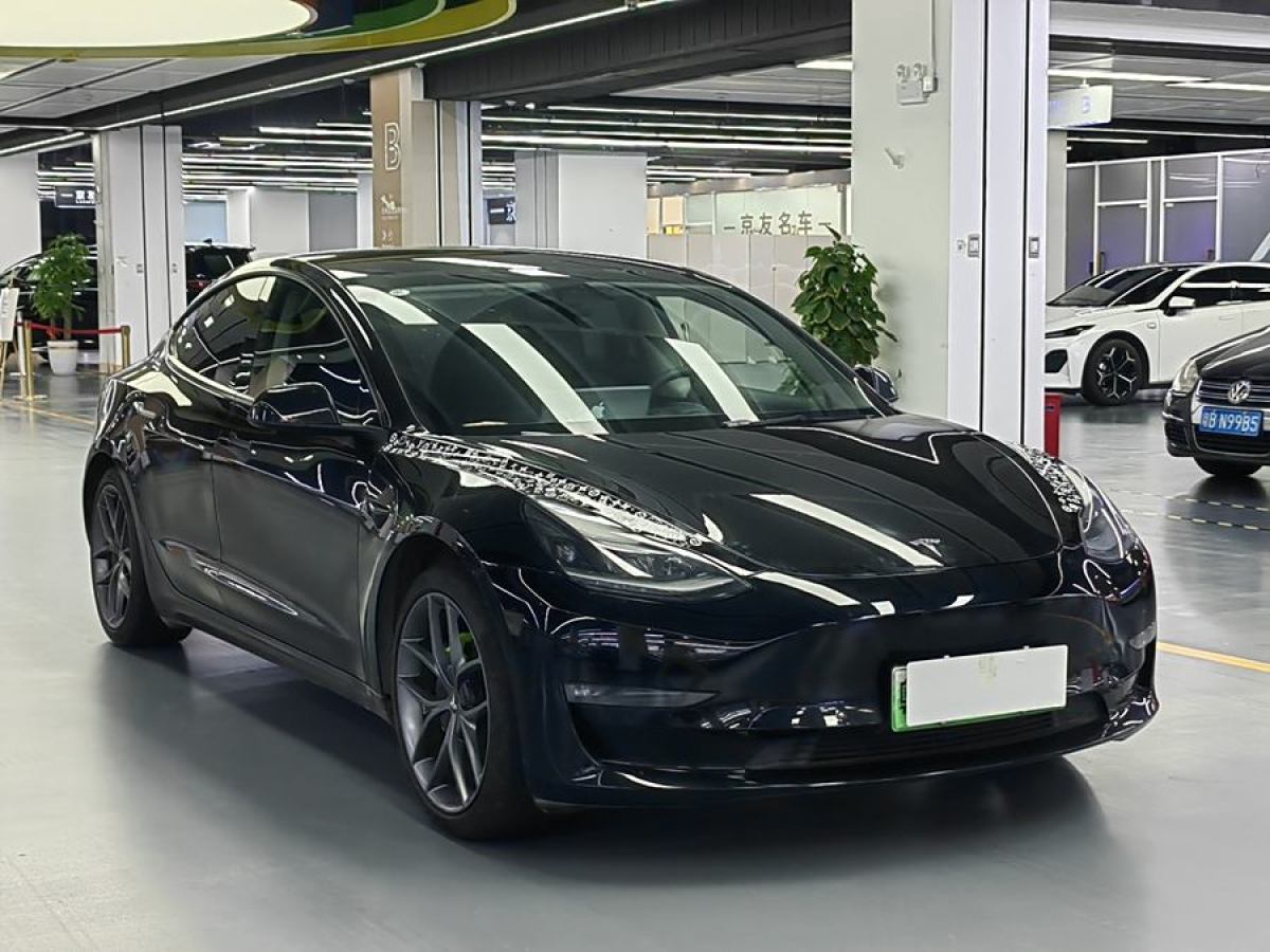 特斯拉 Model Y  2021款 改款 標(biāo)準(zhǔn)續(xù)航后驅(qū)升級版圖片