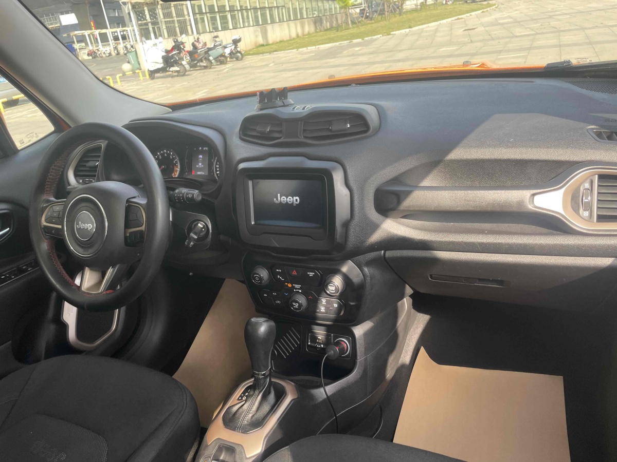 Jeep 自由俠  2017款 180T 自動勁能版圖片