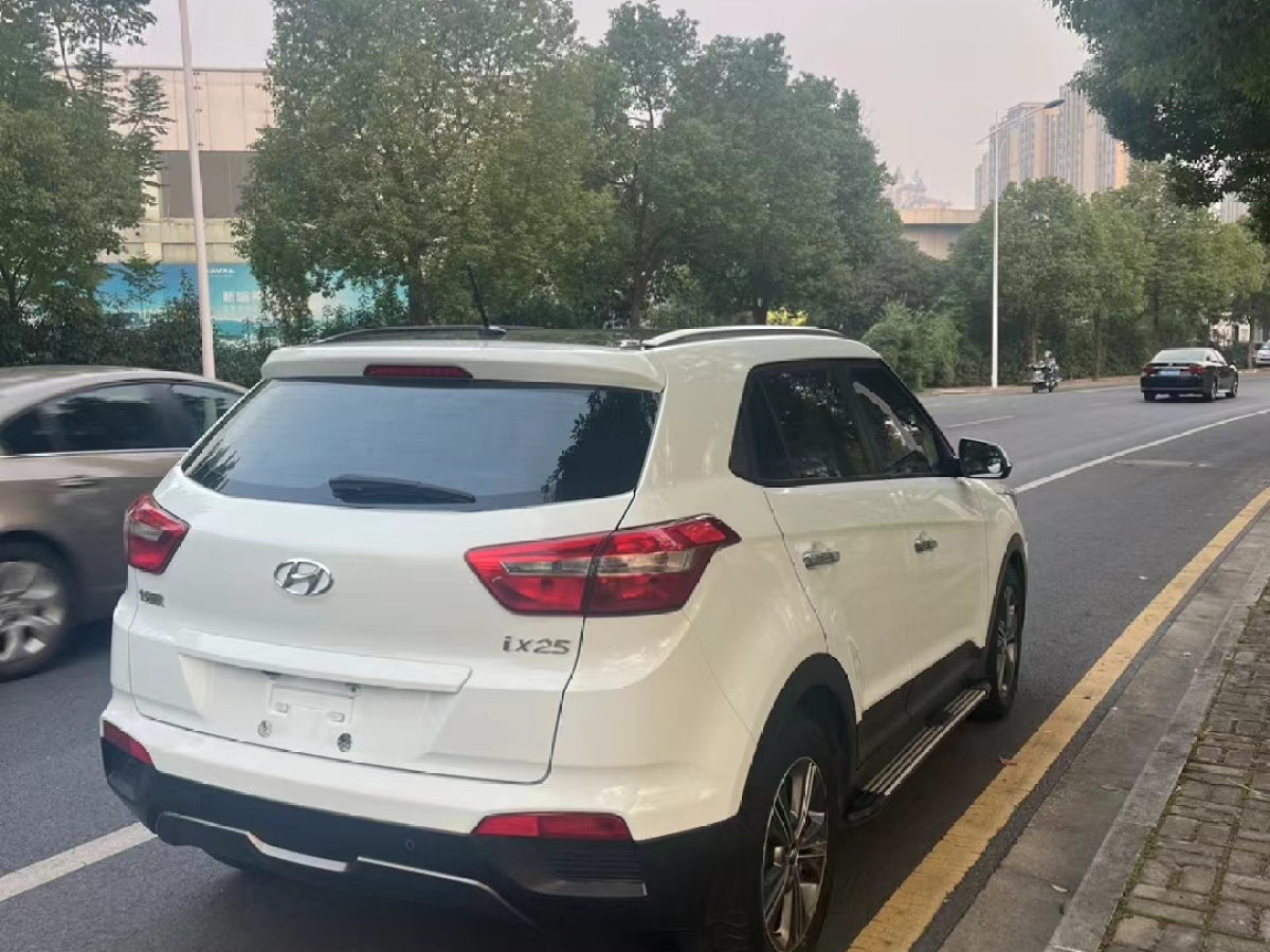 現(xiàn)代 ix25  2015款 1.6L 自動兩驅(qū)尊貴型DLX圖片