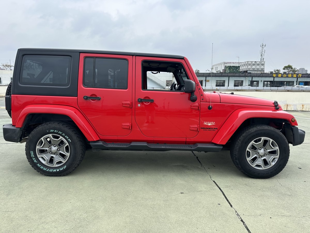 2016年2月Jeep 牧馬人  2015款 3.0L Sahara 四門(mén)舒享版