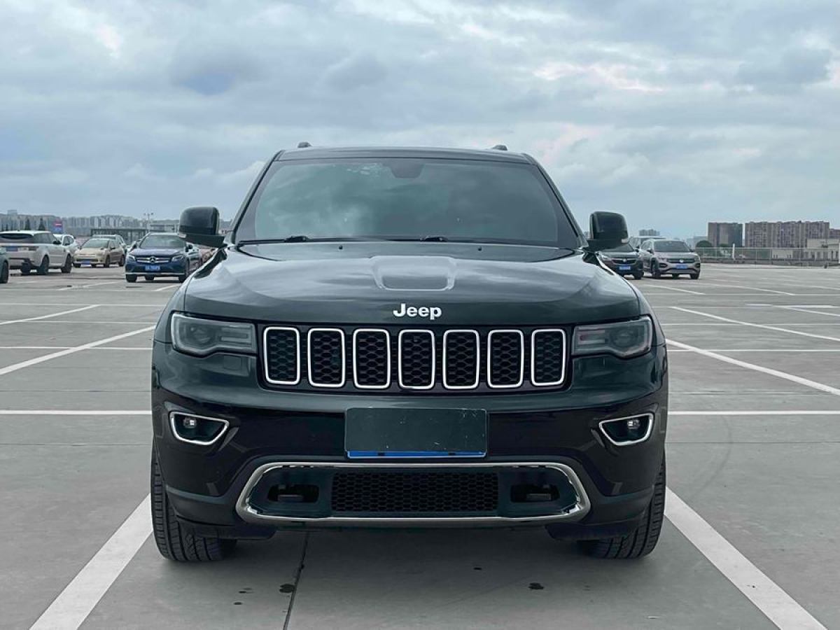 Jeep 大切諾基  2017款 3.0L 舒享導(dǎo)航版圖片