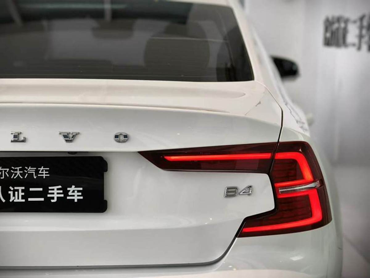 2023年4月沃爾沃 S60L  2023款 B4 智遠(yuǎn)豪華版