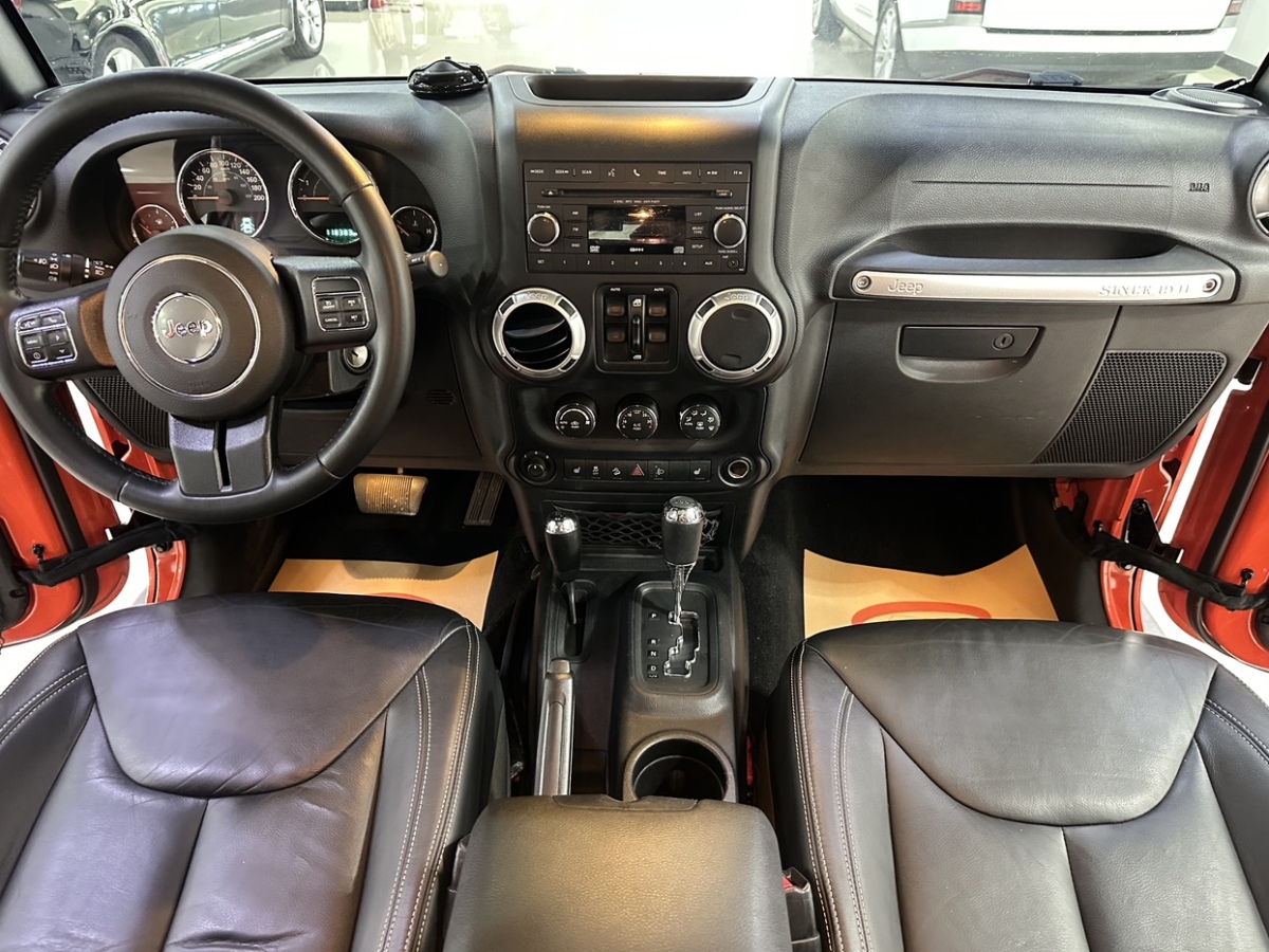 Jeep 牧馬人  2015款 3.0L Sahara 四門舒享版圖片