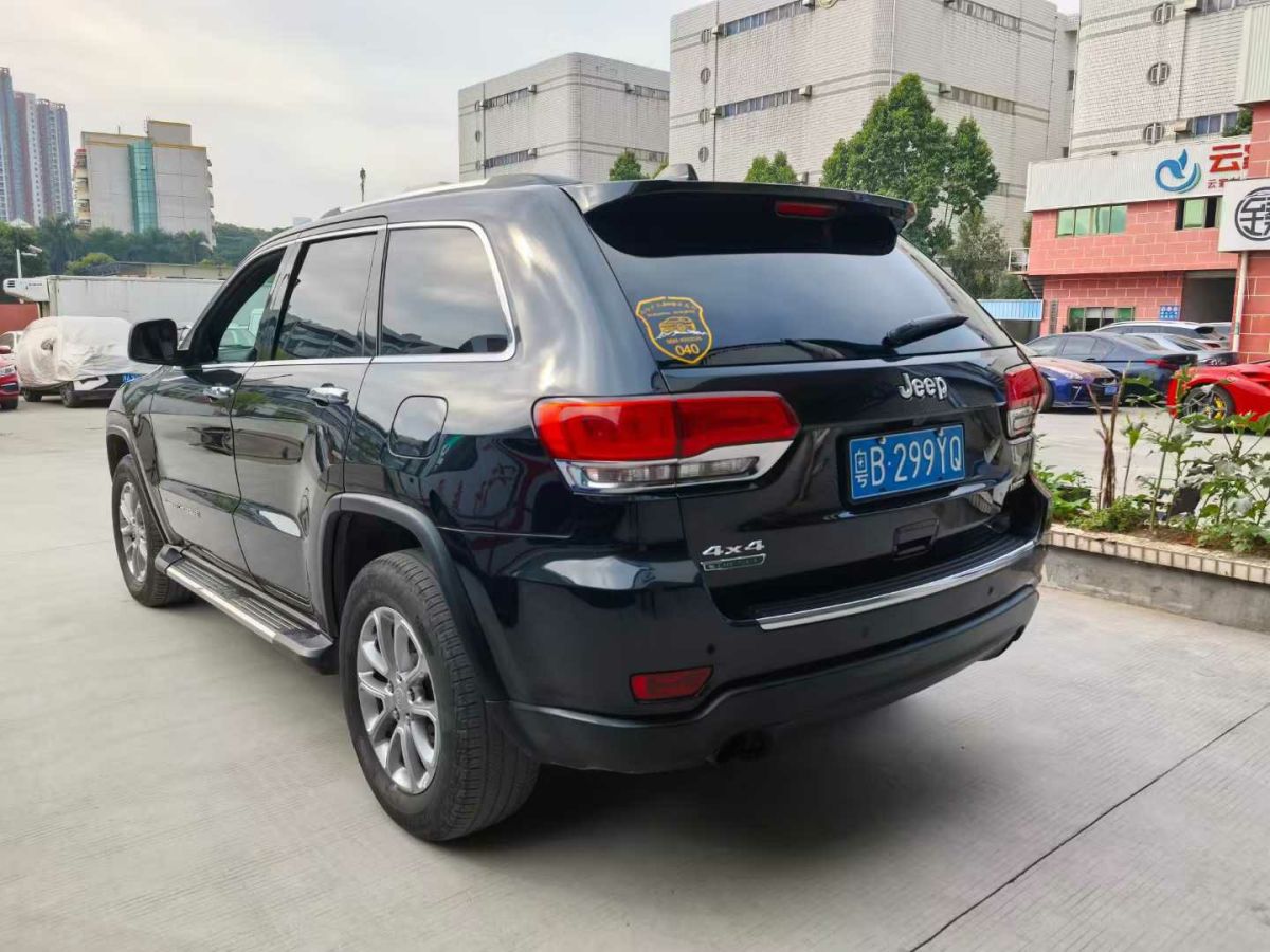 Jeep 大切諾基  2015款 3.0L 精英導(dǎo)航版圖片