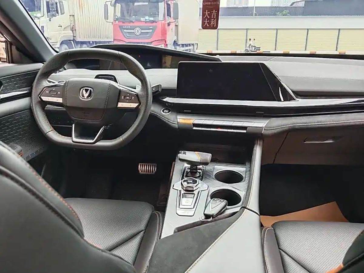 長安 長安UNI-V  2022款 1.5T 運(yùn)動(dòng)版圖片