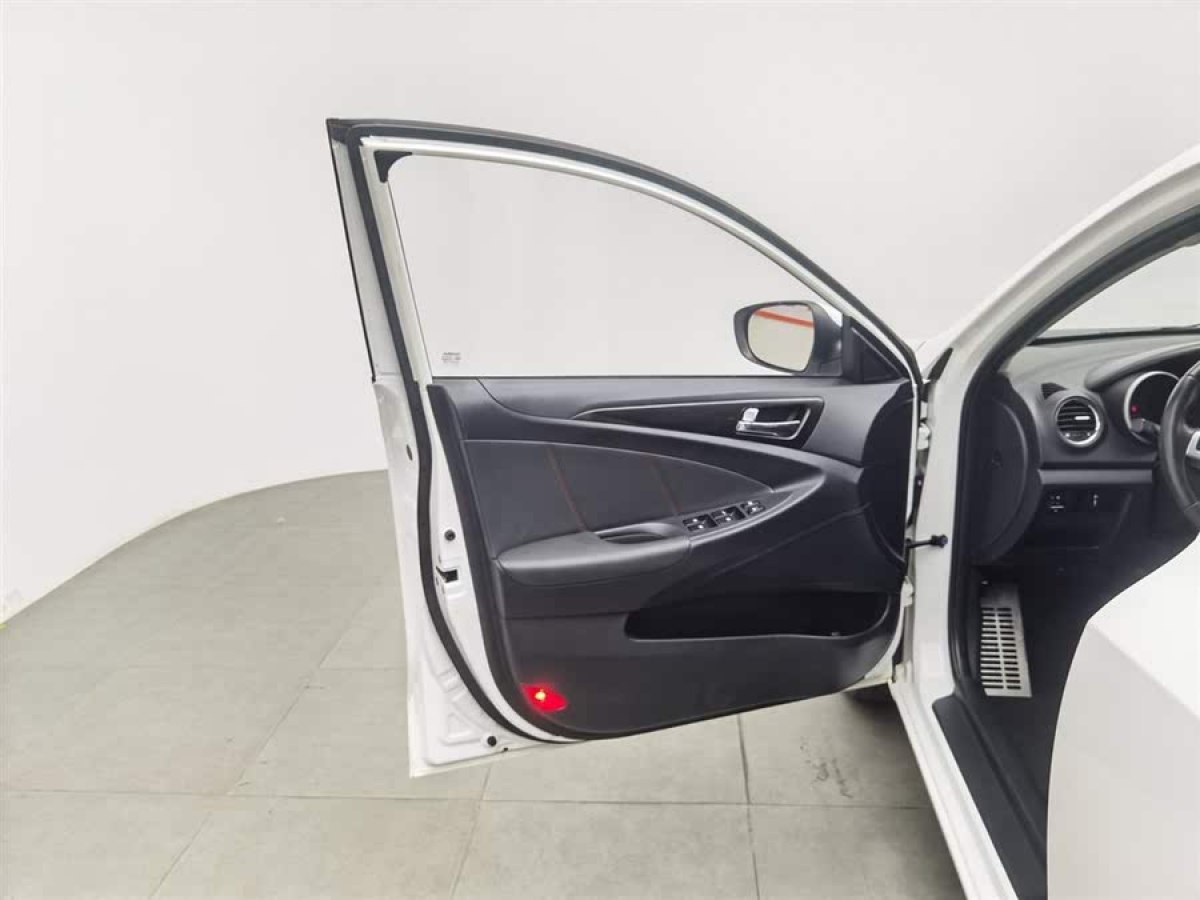 長安 逸動XT  2013款 1.6L 自動俊酷型 國V圖片