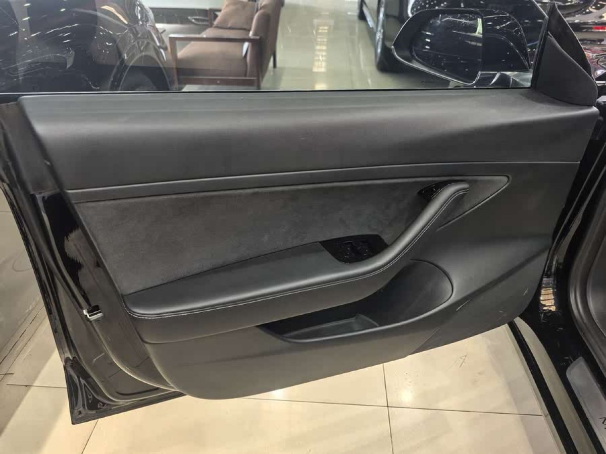 特斯拉 Model 3  2020款 改款 標(biāo)準(zhǔn)續(xù)航后驅(qū)升級(jí)版圖片