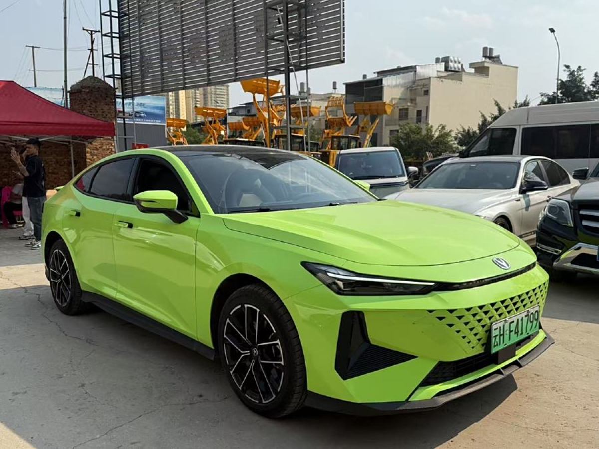 長(zhǎng)安 長(zhǎng)安UNI-V 智電iDD  2024款 藍(lán)鯨智電iDD 136km 智尊型圖片