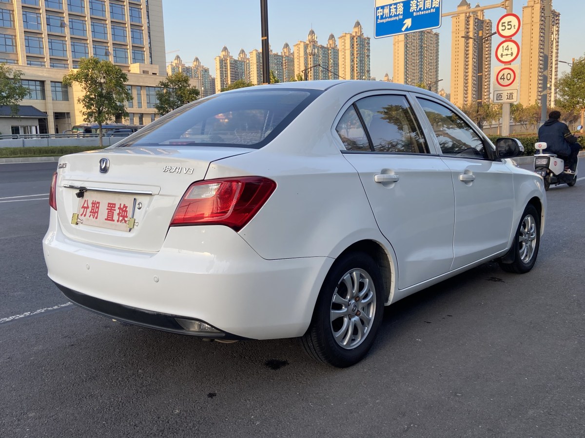 2015年1月長(zhǎng)安 悅翔V3  2012款 1.3L 手動(dòng)豪華型 國(guó)V