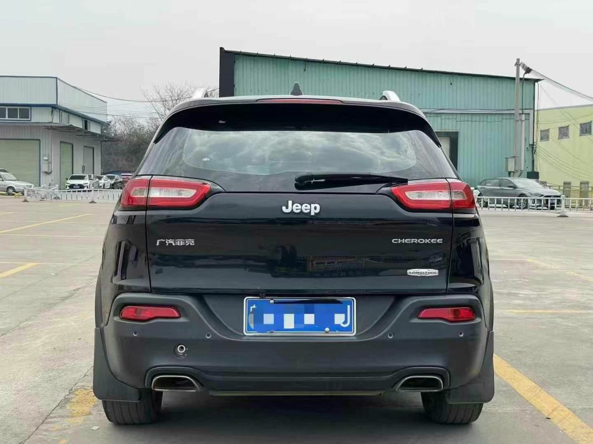 Jeep 自由光  2017款 2.0L 優(yōu)越版圖片