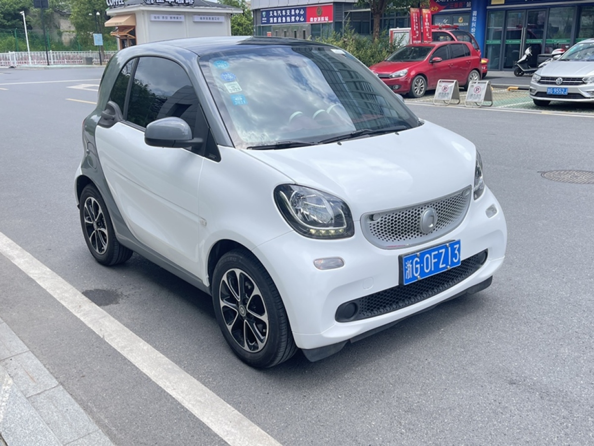 smart fortwo  2017款 1.0L 52千瓦硬頂摯愛特別版圖片