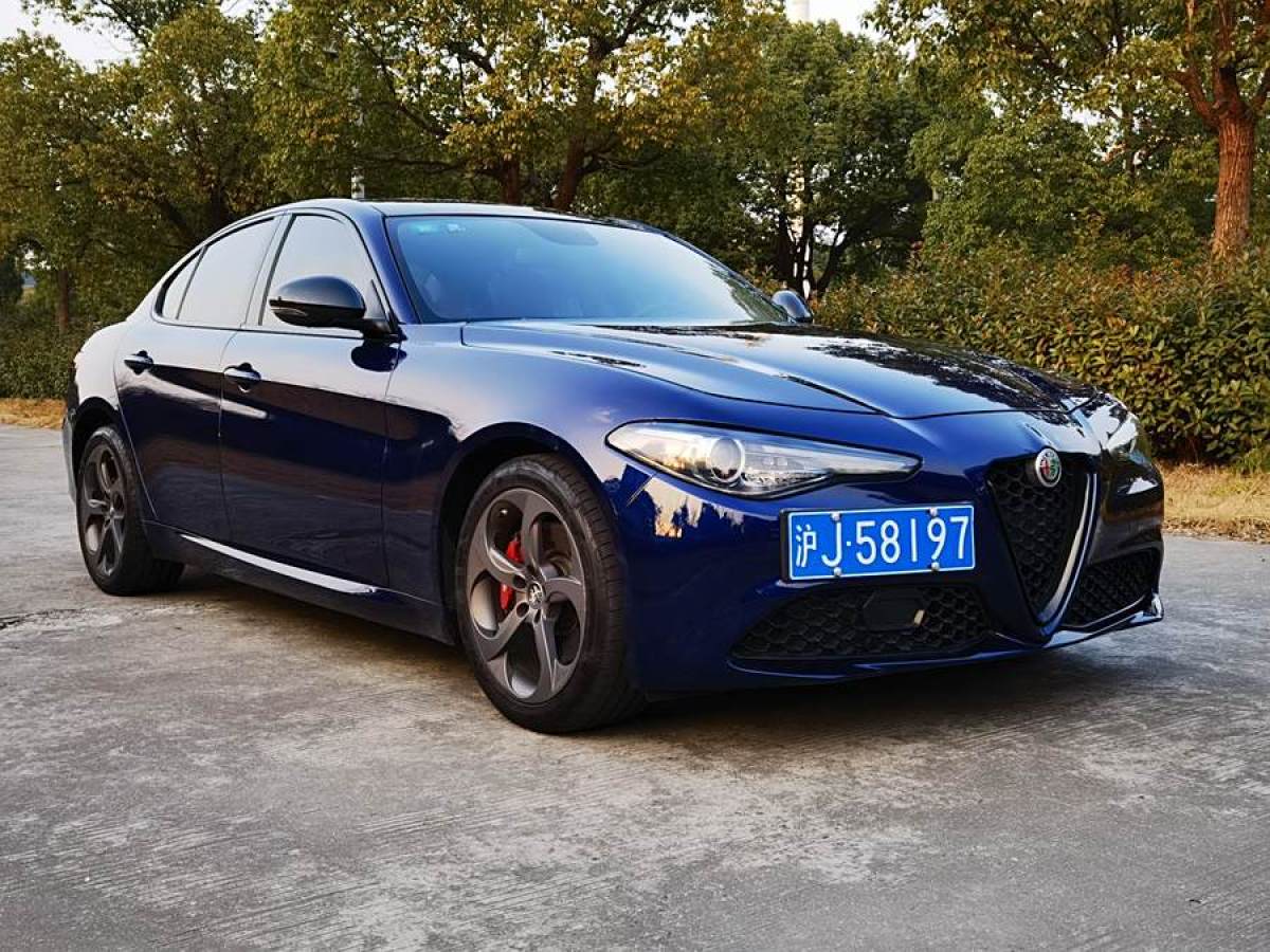 阿爾法·羅密歐 Giulia  2019款 2.0T 280HP Black Package黑標(biāo)限量版圖片