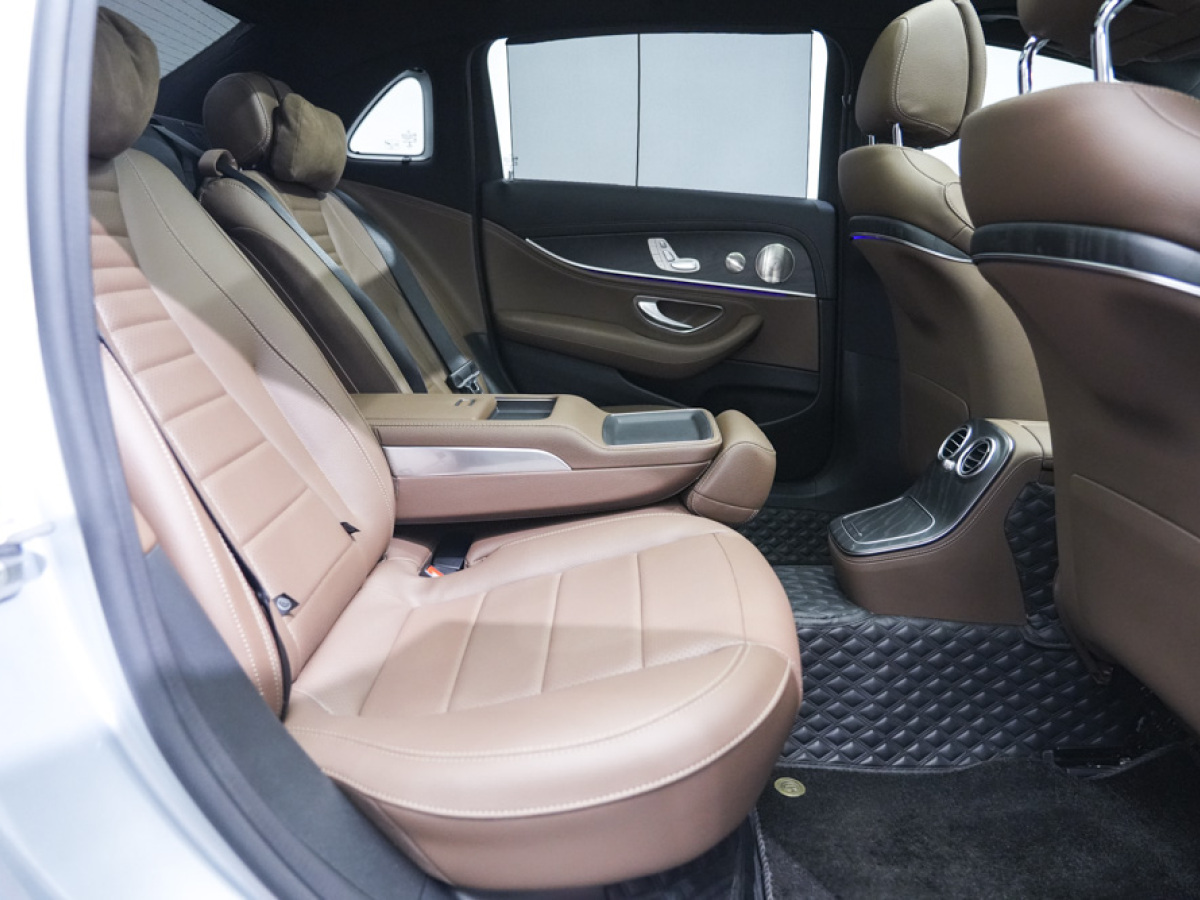 奔驰 奔驰E级  2023款 改款 E 300 L 运动豪华型图片
