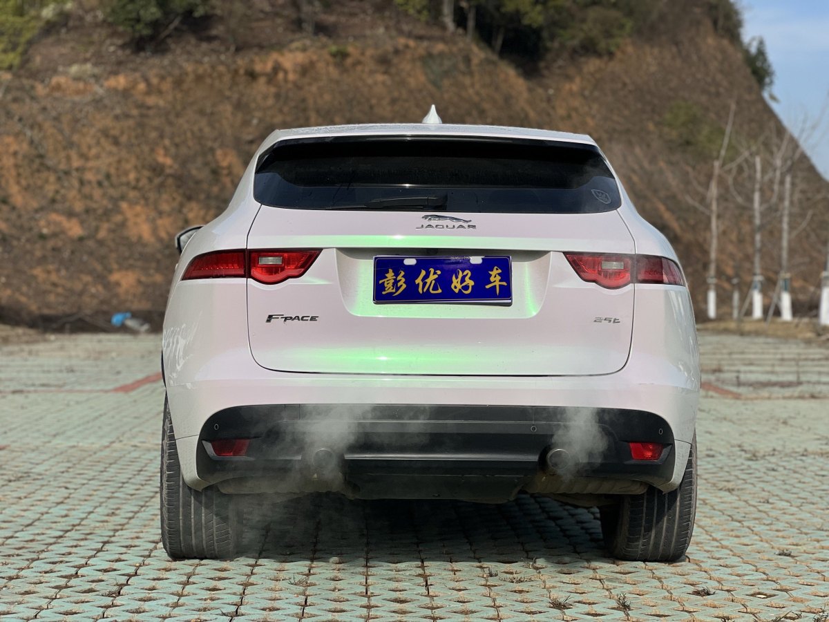 捷豹 F-PACE  2016款 2.0T 兩驅(qū)R-Sport運(yùn)動(dòng)版圖片