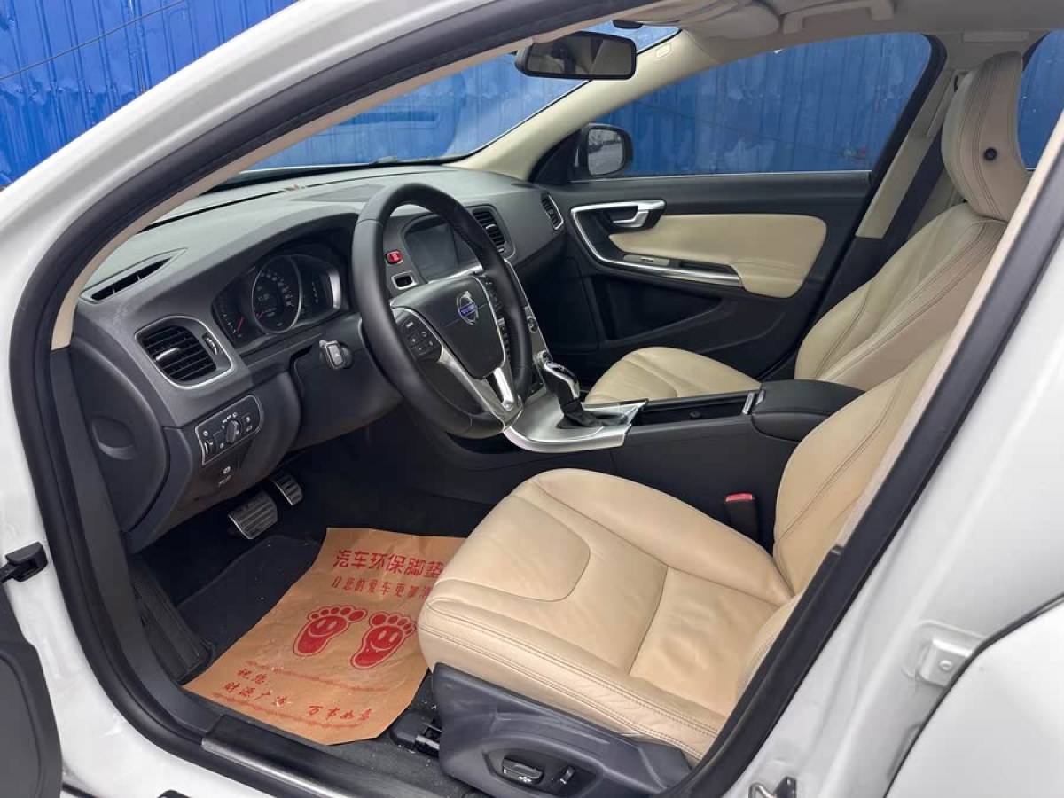 沃爾沃 S60  2015款 L 2.0T 智遠(yuǎn)版圖片