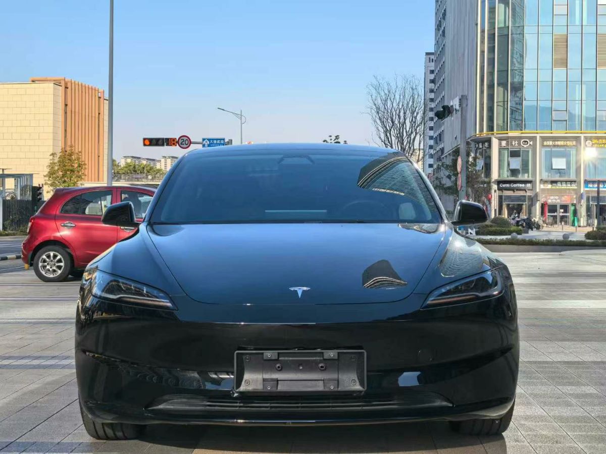 特斯拉 Model S  2023款 三電機(jī)全輪驅(qū)動(dòng) Plaid版圖片