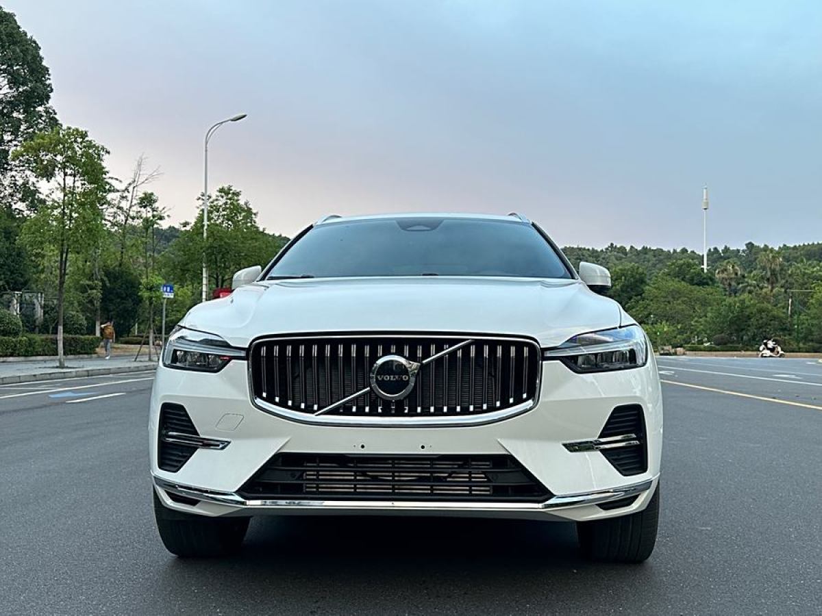 沃爾沃 XC60新能源  2025款 插電式混動 長續(xù)航四驅(qū)智遠(yuǎn)豪華版圖片