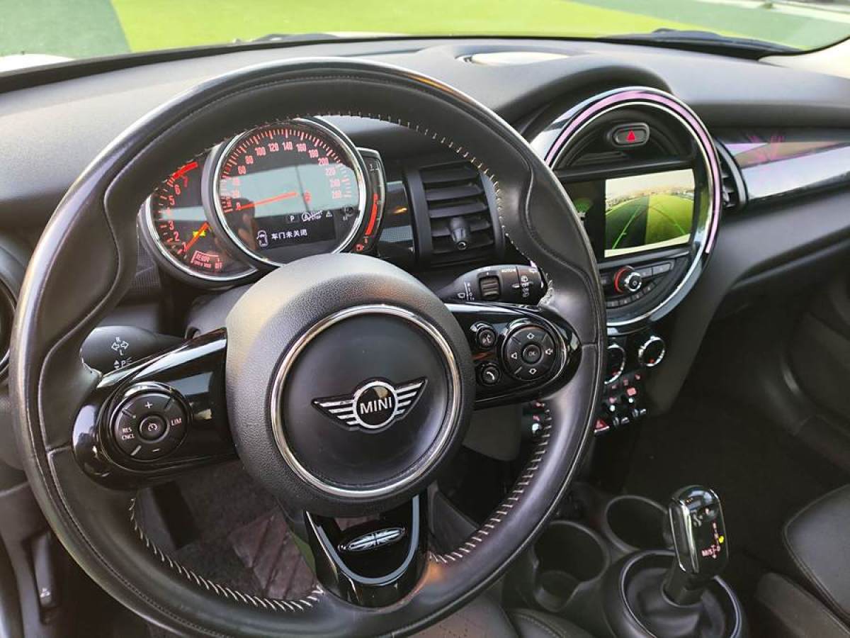 MINI COUNTRYMAN  2018款 1.5T COOPER 藝術家圖片