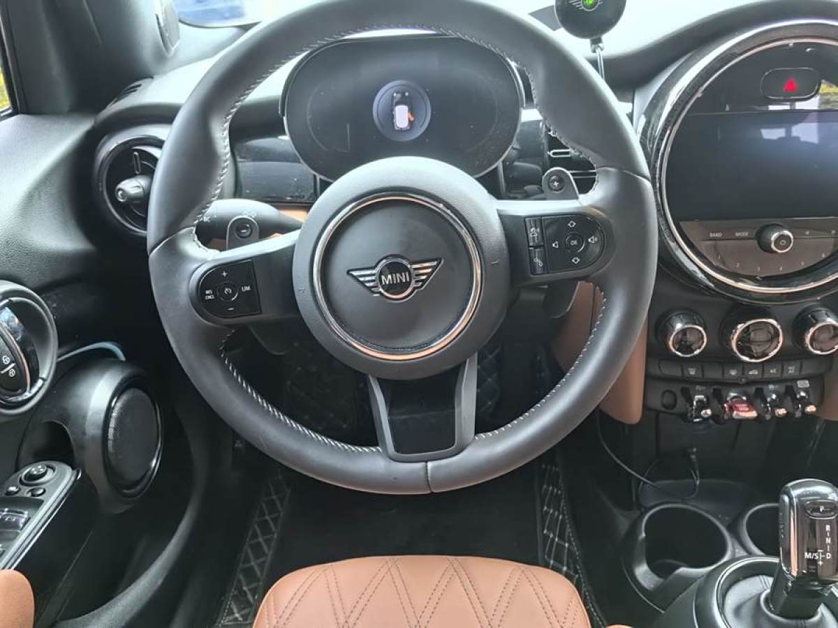 MINI MINI  2023款 2.0T COOPER S 藝術(shù)家 五門版圖片