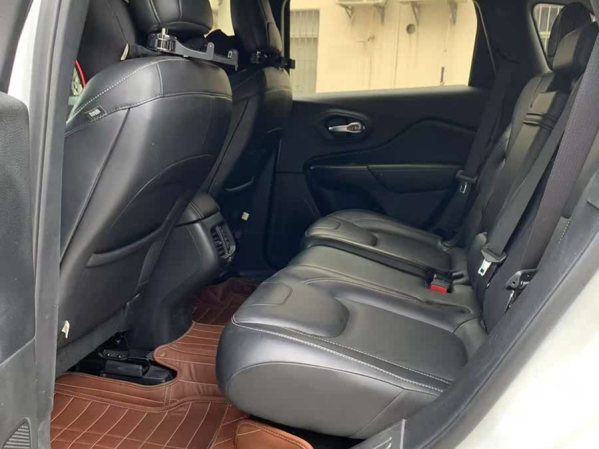 Jeep 自由光  2016款 2.4L 領(lǐng)先版圖片