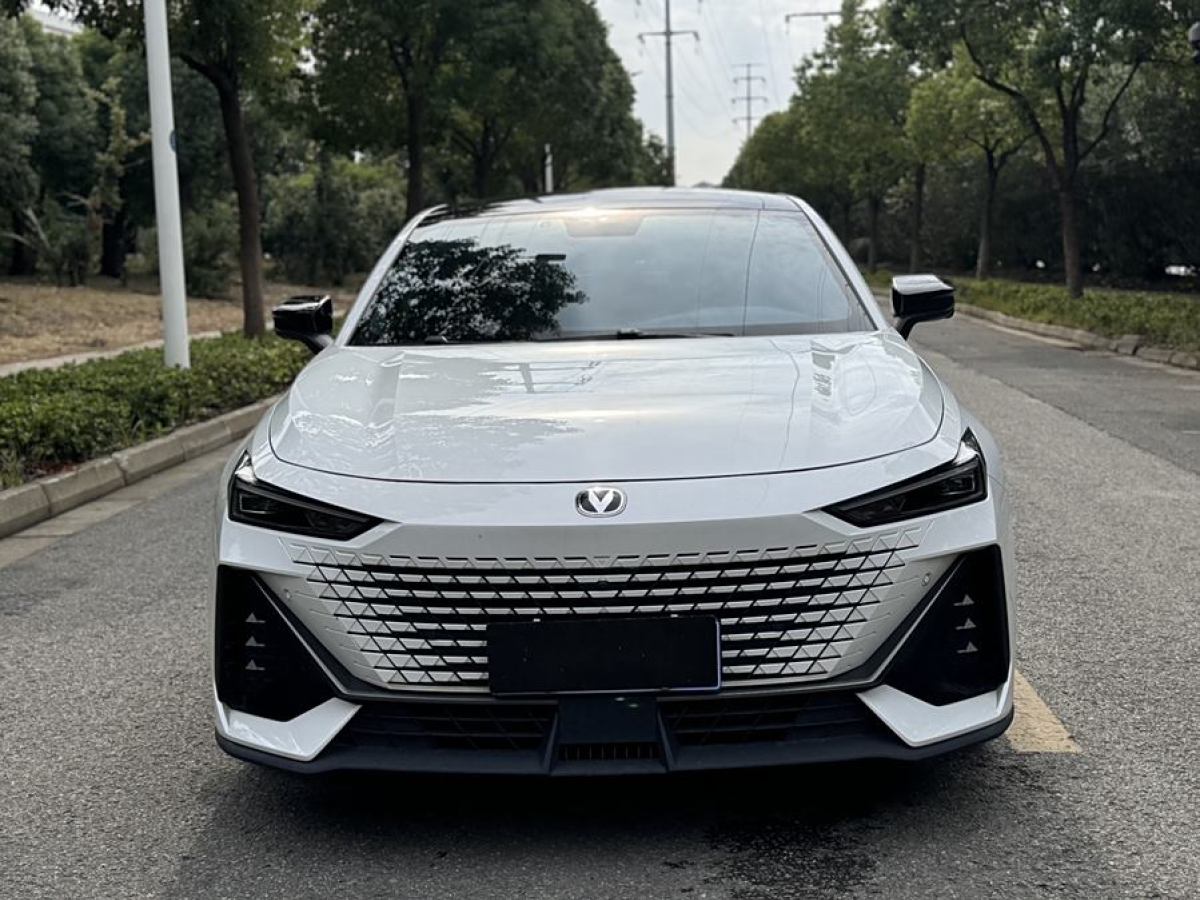 長安 長安UNI-V  2022款 1.5T 尊貴型圖片