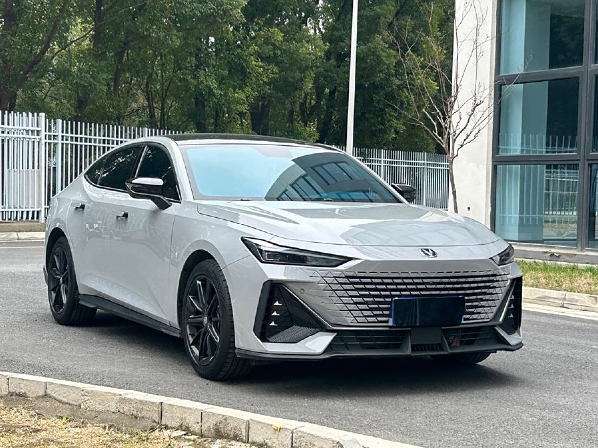 長(zhǎng)安 長(zhǎng)安UNI-V  2023款 1.5T 尊貴型圖片