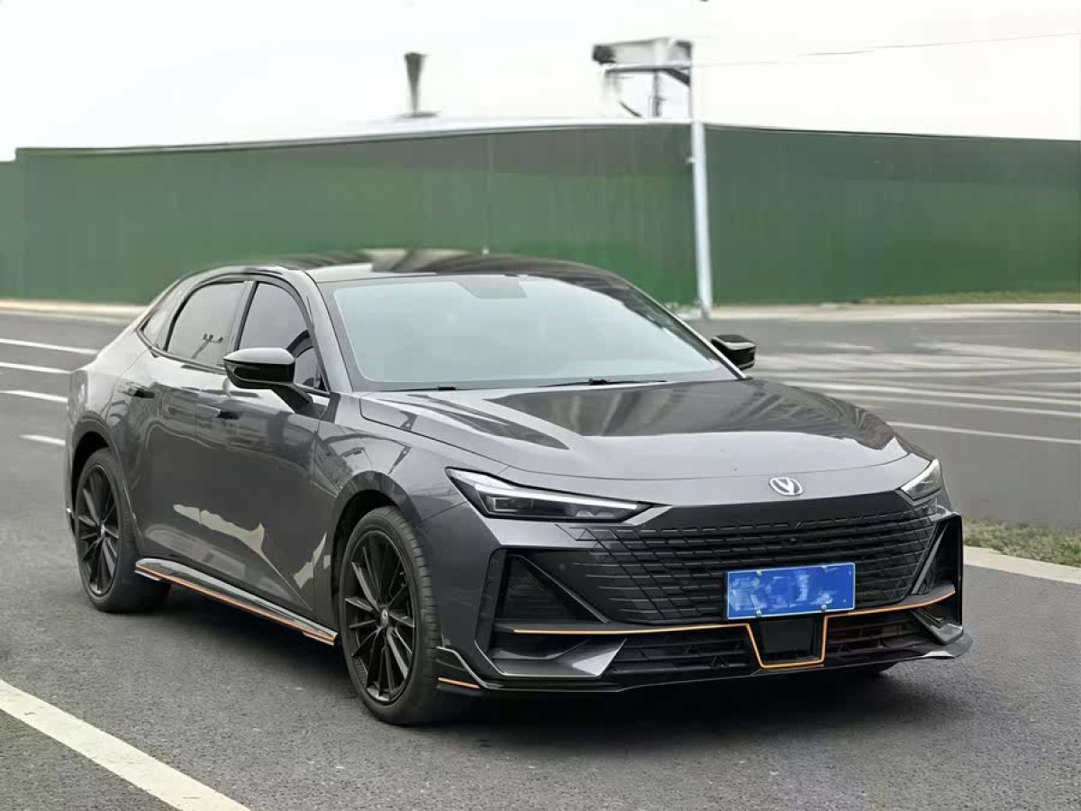 長(zhǎng)安 長(zhǎng)安UNI-V  2022款 1.5T 運(yùn)動(dòng)版圖片