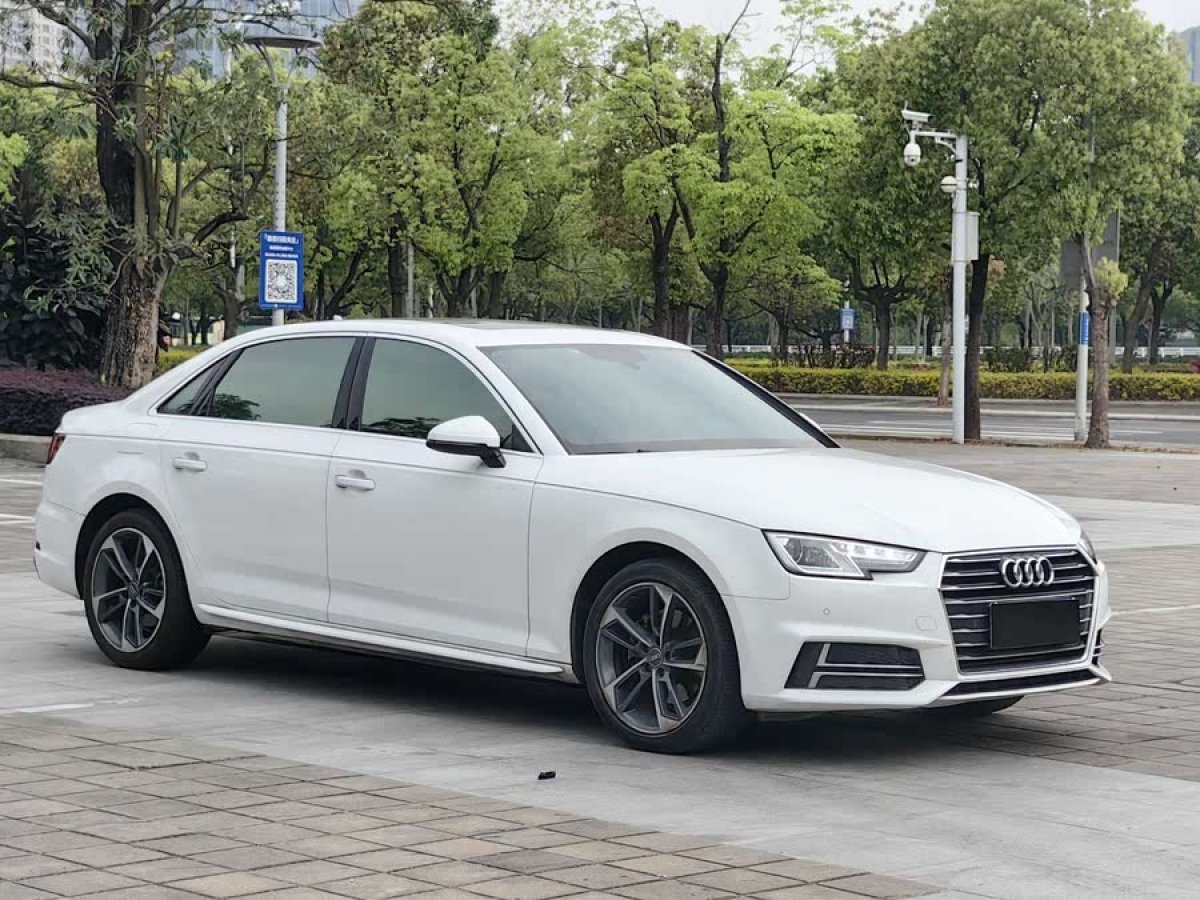 奧迪 奧迪A4L  2019款 40 TFSI 進(jìn)取型 國(guó)VI圖片