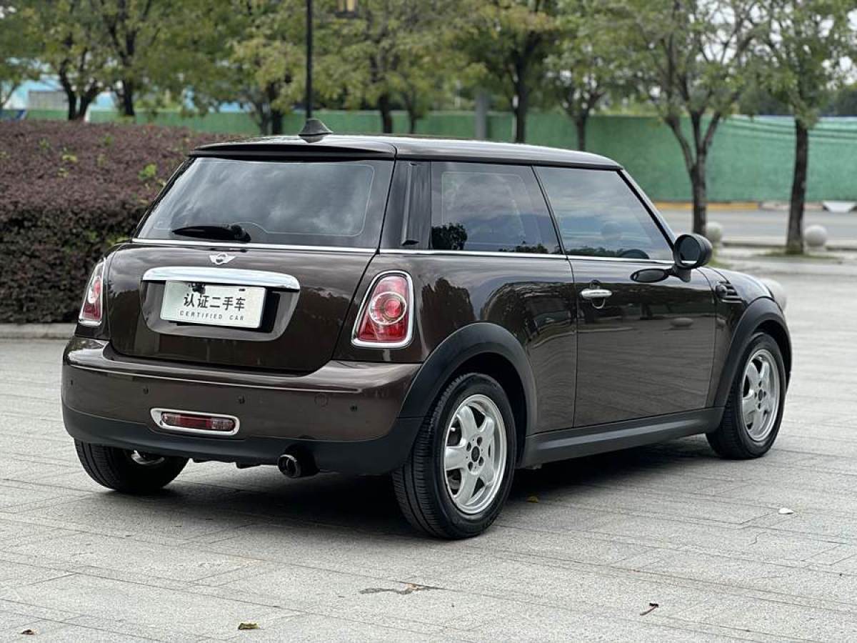 2011年3月MINI COUNTRYMAN  2011款 1.6L ONE