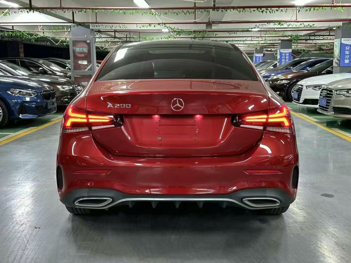 奔馳 奔馳A級(jí)  2019款  A 220 L 4MATIC 運(yùn)動(dòng)轎車圖片