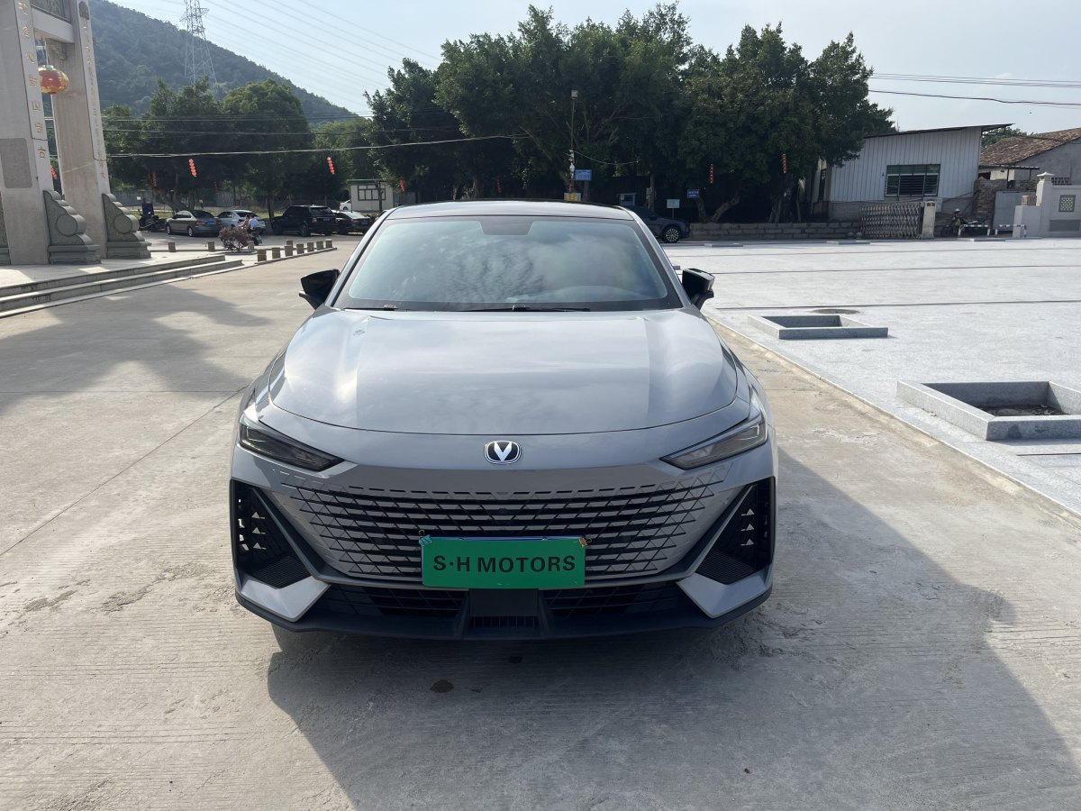 長安 長安UNI-V  2022款 1.5T 尊貴型圖片