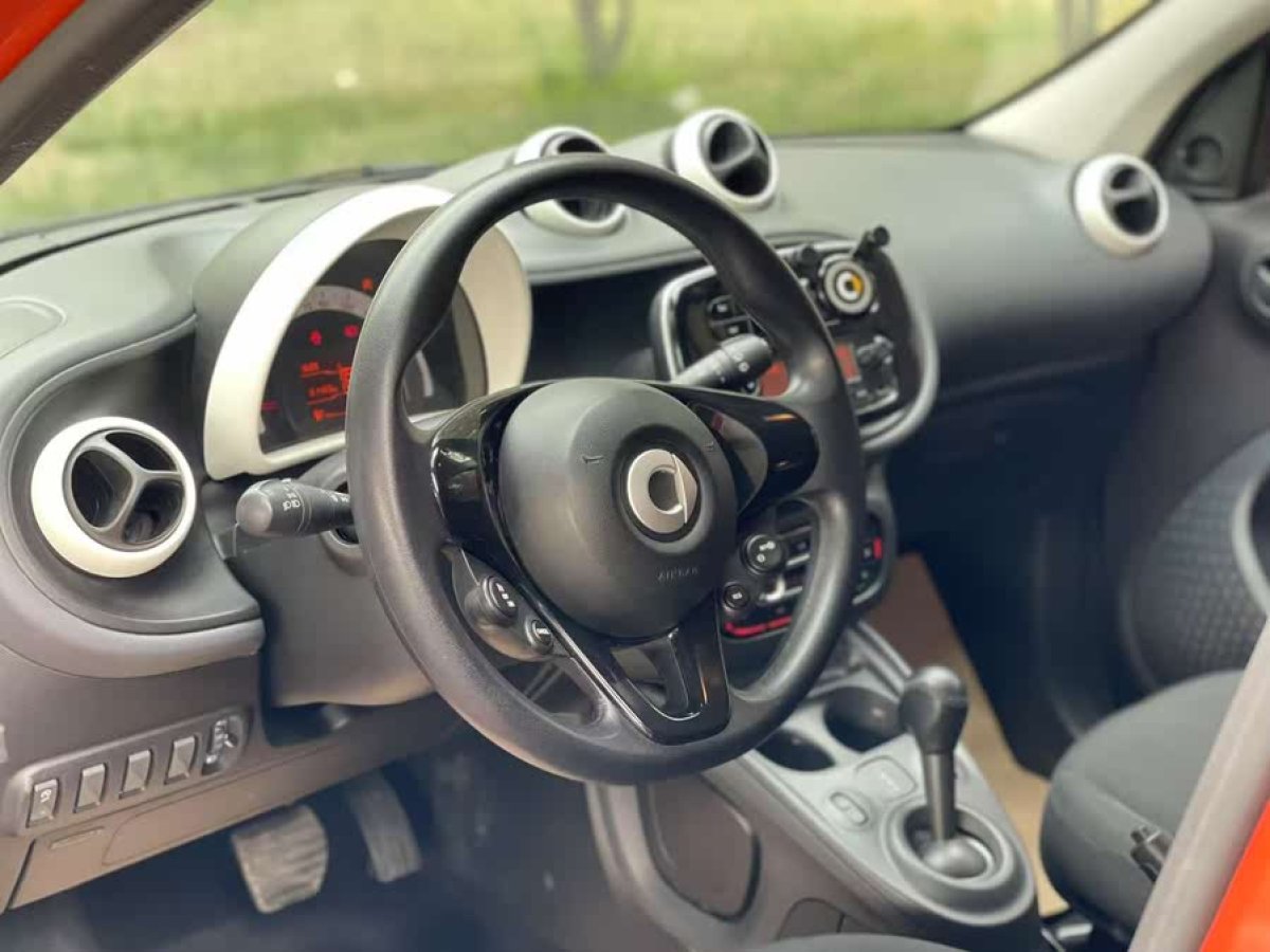 smart forfour  2016款 1.0L 52千瓦靈動版圖片