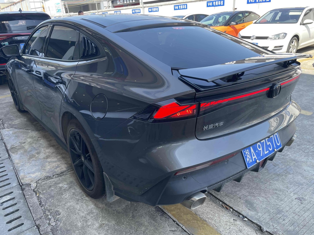 長(zhǎng)安 長(zhǎng)安UNI-V  2023款 1.5T 尊貴型圖片