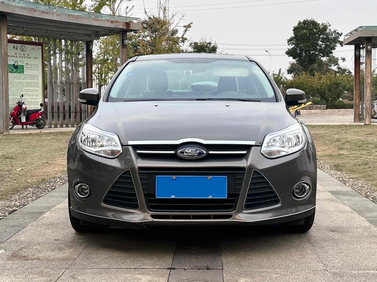 2013年5月福特 ?？怂? 2012款 三廂 1.6L 自動尊貴型