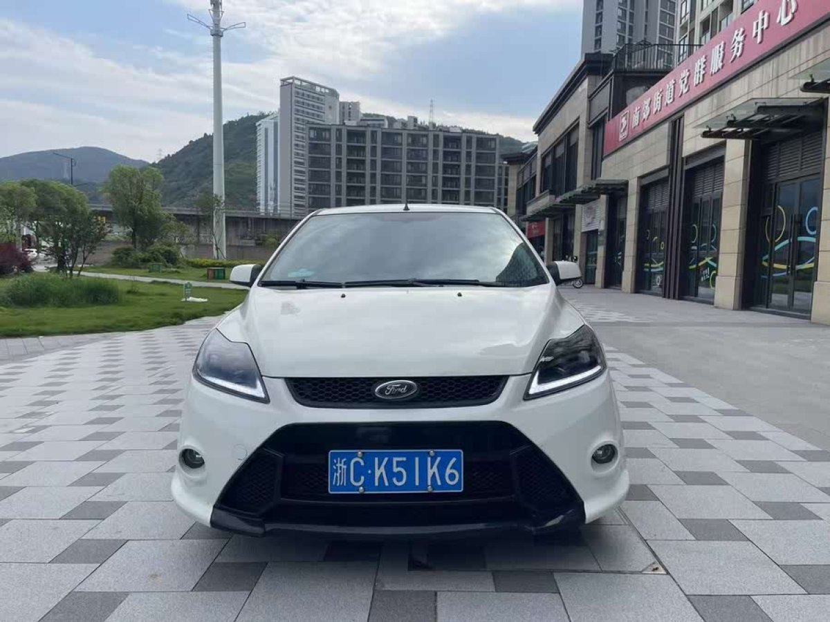 福特 ?？怂? 2013款 兩廂經(jīng)典 1.8L 自動基本型圖片