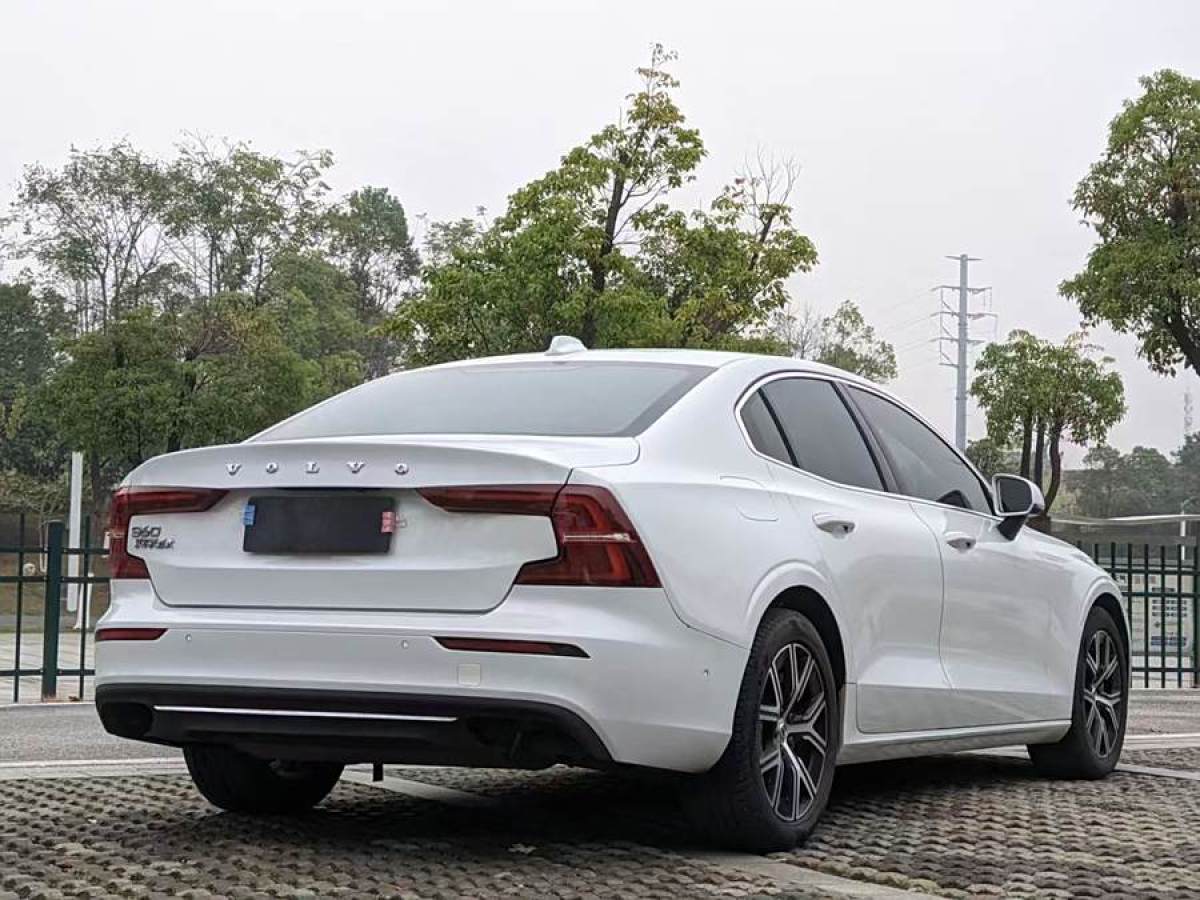 沃爾沃 S60L  2023款 B4 智逸豪華版圖片