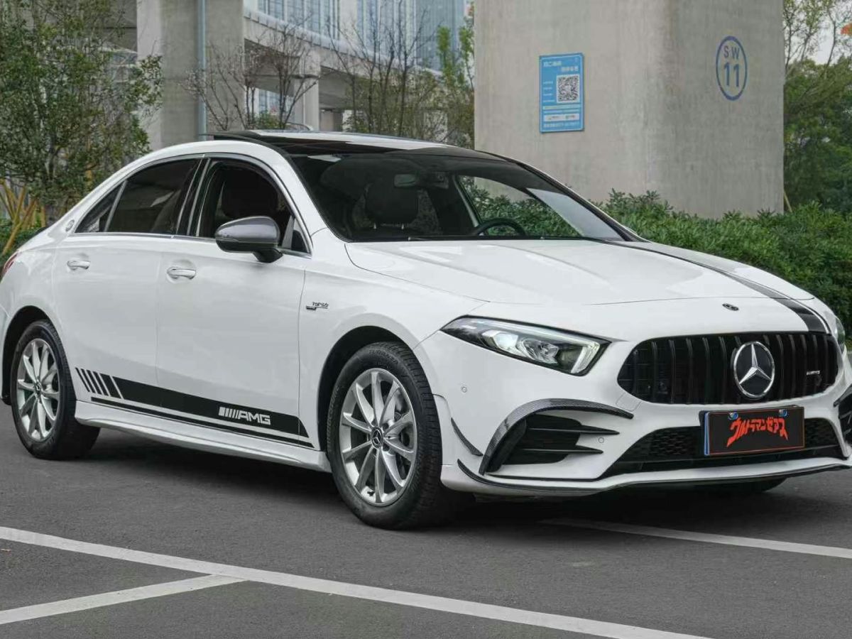 奔馳 奔馳A級  2019款  A 220 L 4MATIC 運(yùn)動(dòng)轎車圖片