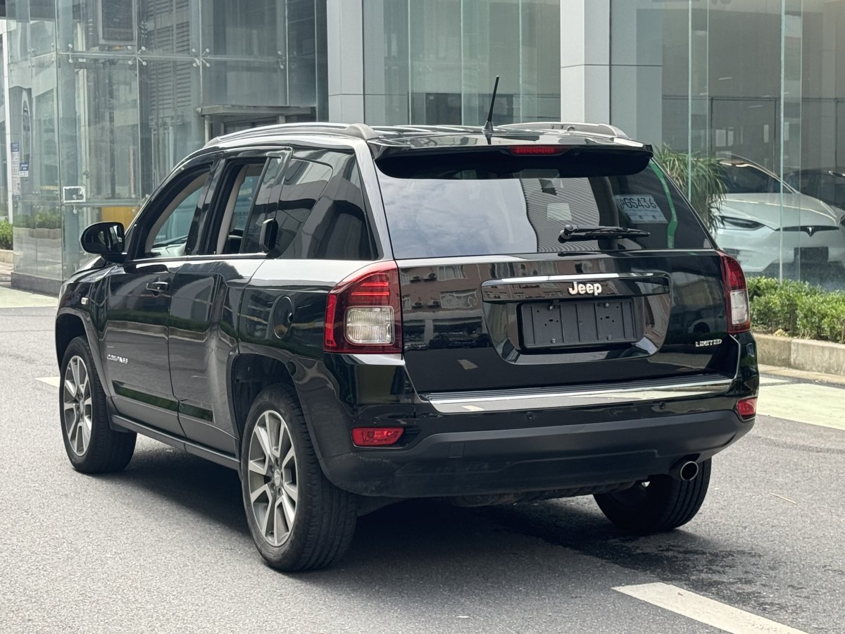 Jeep 指南者  2015款 2.0L 兩驅(qū)豪華版圖片