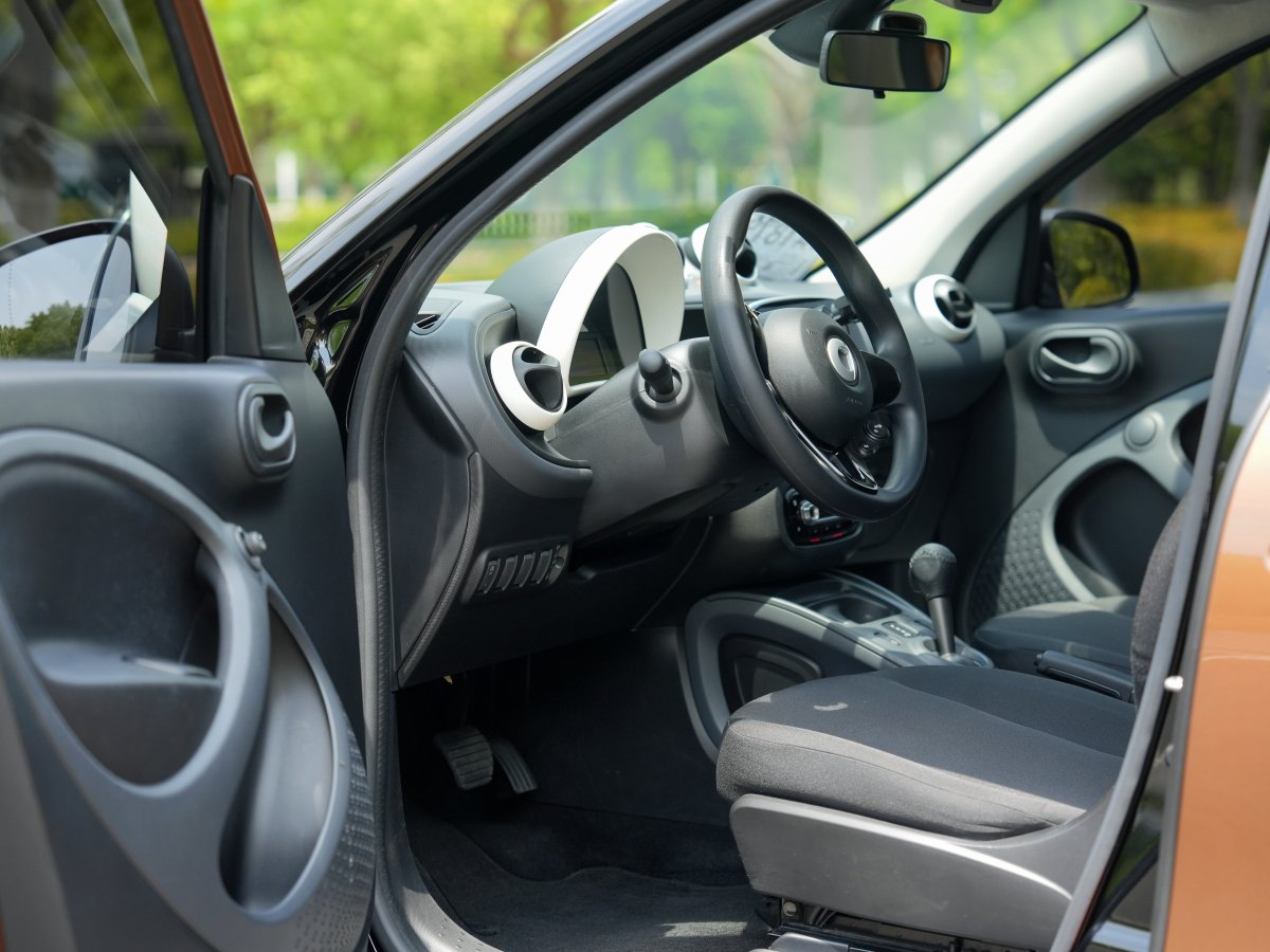 2017年10月smart forfour  2016款 1.0L 52千瓦靈動版