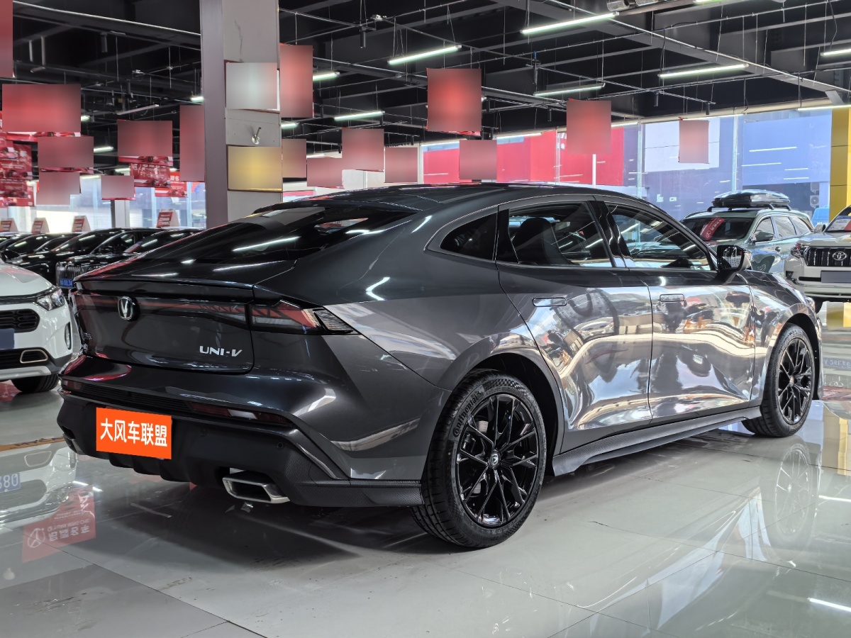 長(zhǎng)安 長(zhǎng)安UNI-V  2024款 1.5T 尊貴型圖片