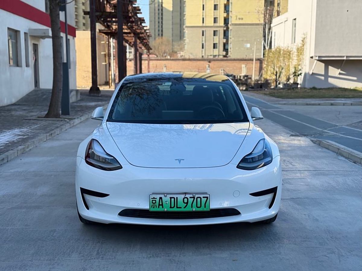 特斯拉 Model 3  2021款 改款 標(biāo)準(zhǔn)續(xù)航后驅(qū)升級版圖片