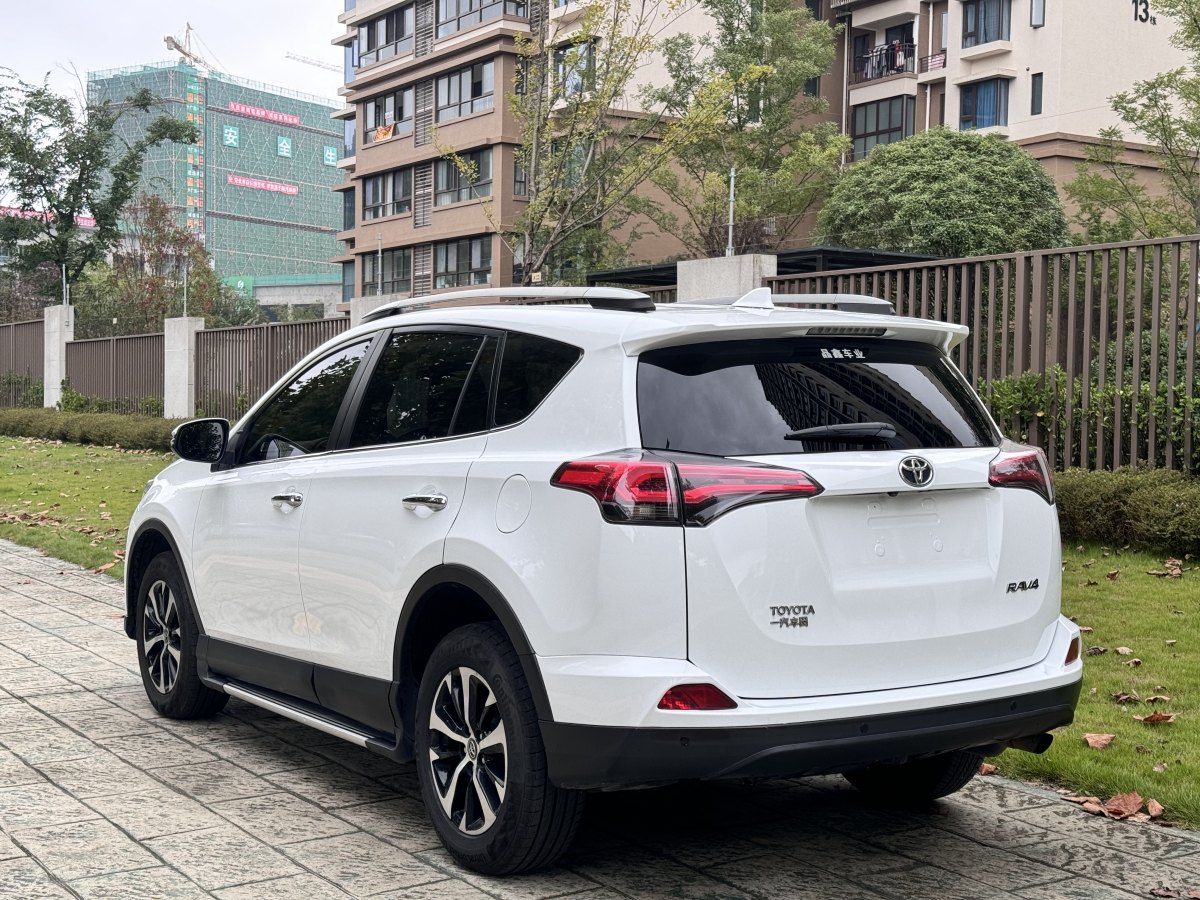 2018年7月豐田 RAV4  2018款 榮放 2.0L CVT兩驅(qū)風尚版