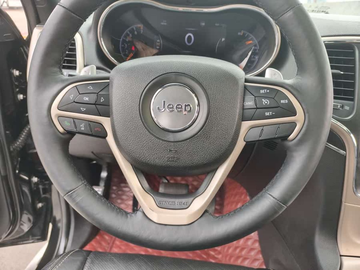 Jeep 大切諾基  2014款 3.6L 精英導(dǎo)航版圖片