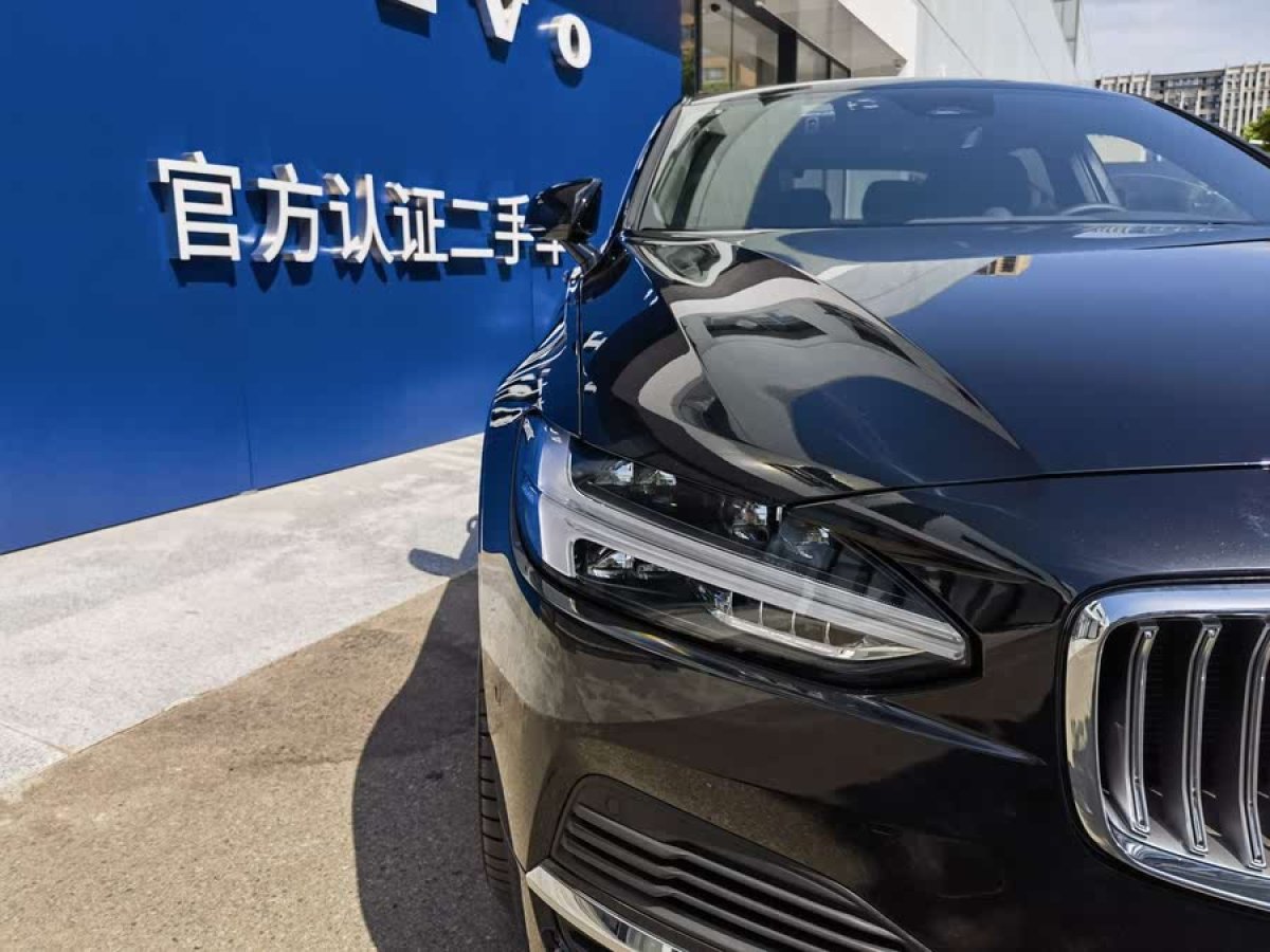沃爾沃 S90新能源  2025款 插電式混動(dòng) 四驅(qū)長(zhǎng)續(xù)航智雅豪華版圖片